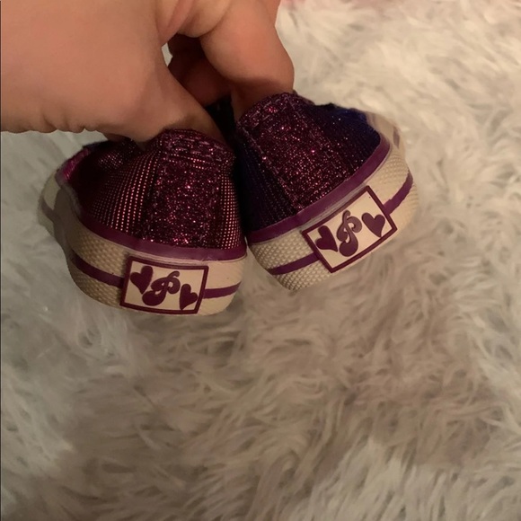 Converse - Picture 3 of 3